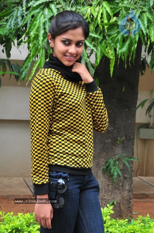 Anaka Stills - 39 / 54 photos