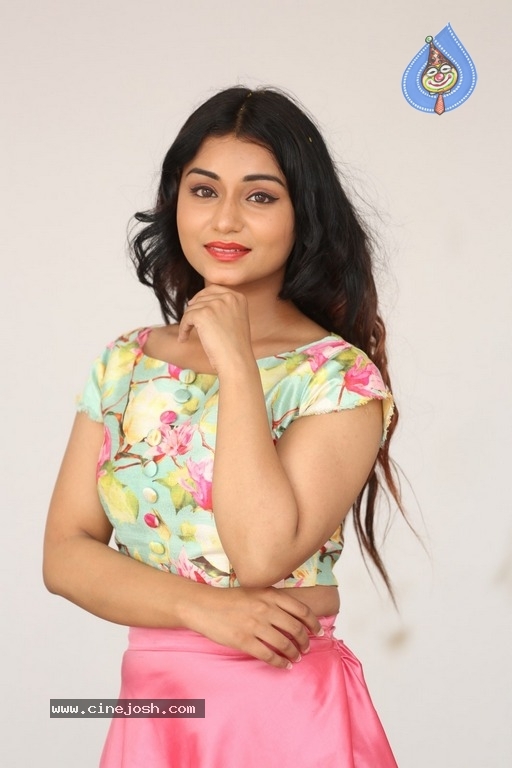 Anam Khan Latest Photos - 4 / 18 photos