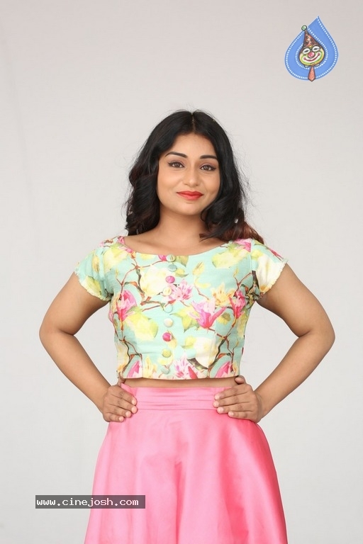 Anam Khan Latest Photos - 5 / 18 photos