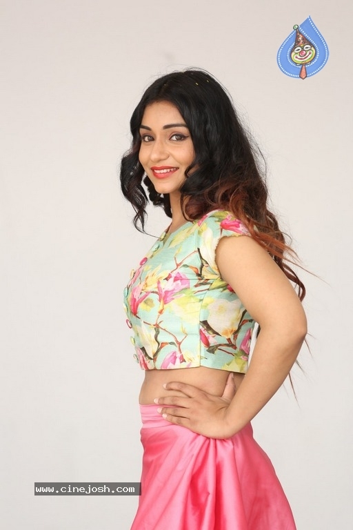 Anam Khan Latest Photos - 7 / 18 photos