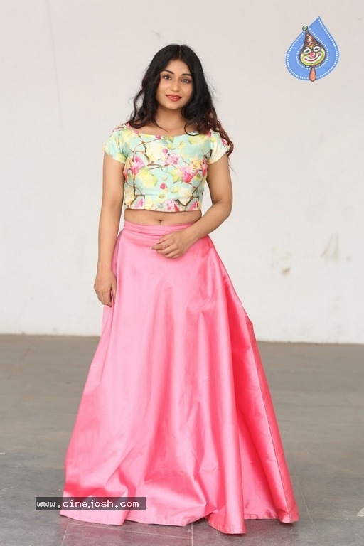 Anam Khan Latest Photos - 11 / 18 photos