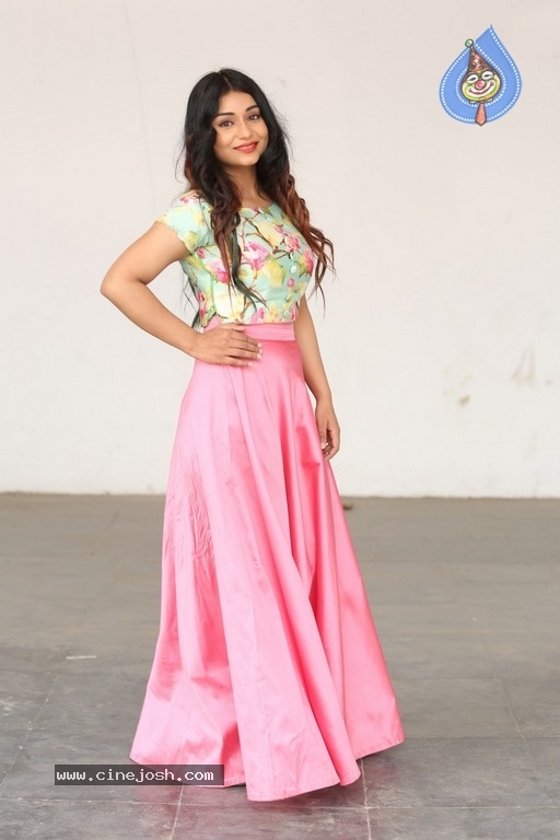 Anam Khan Latest Photos - 13 / 18 photos