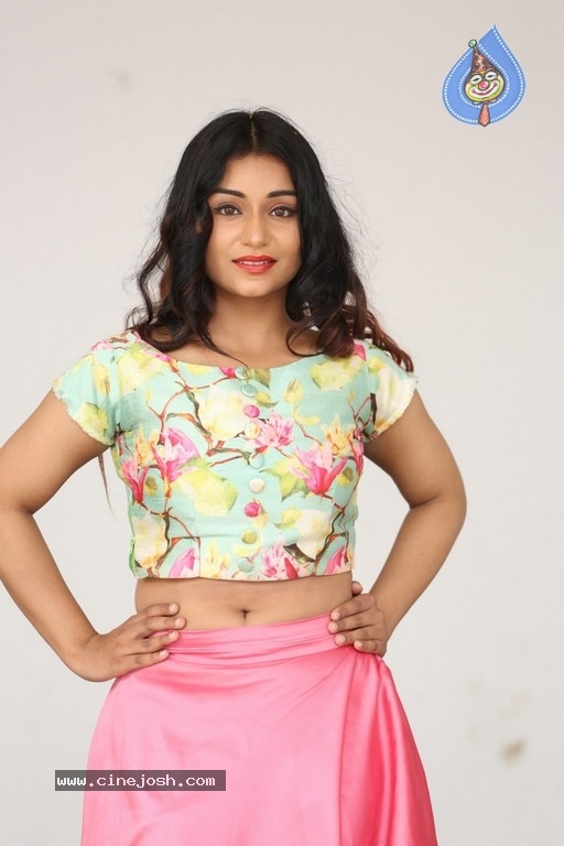 Anam Khan Latest Photos - 15 / 18 photos