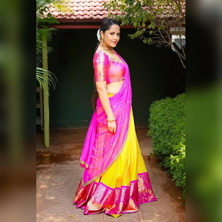 Anasuya Bharadwaj Latest Photos - 2 / 4 photos