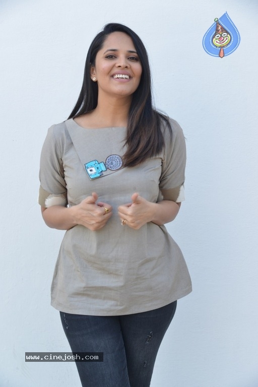 Anasuya Bharadwaj Latest Pics - 7 / 20 photos