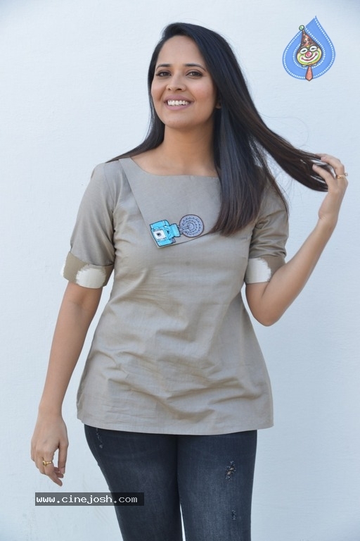 Anasuya Bharadwaj Latest Pics - 13 / 20 photos