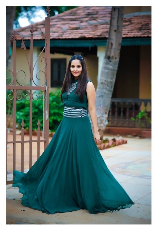 Anasuya Bharadwaj New Photos - 4 / 13 photos