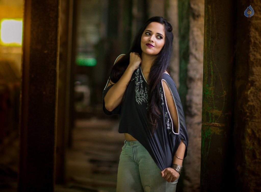 Anasuya Latest Photoshoot - 6 / 15 photos