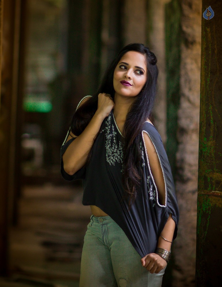 Anasuya Latest Photoshoot - 9 / 15 photos