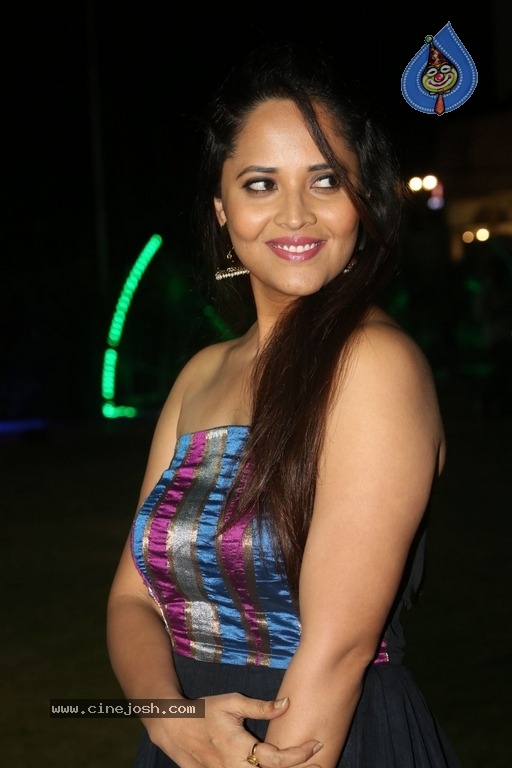 Anasuya New Gallery - 16 / 21 photos