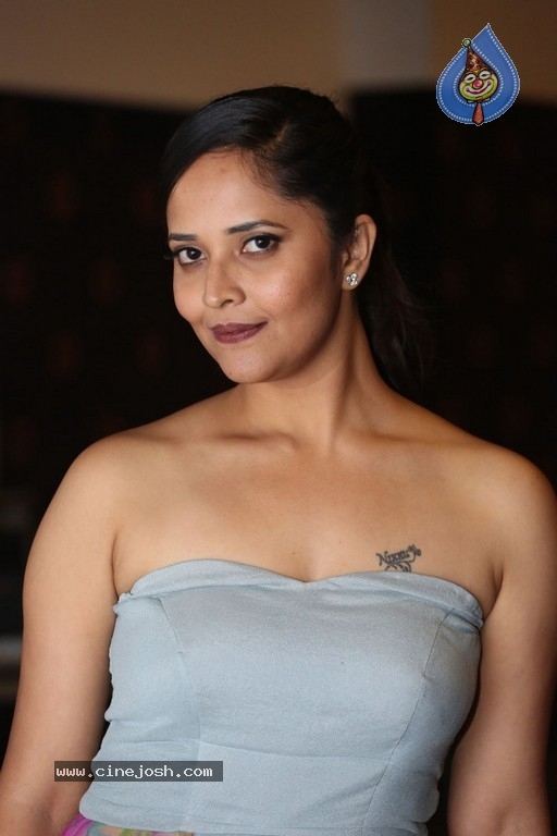 Anasuya New Gallery - 6 / 13 photos