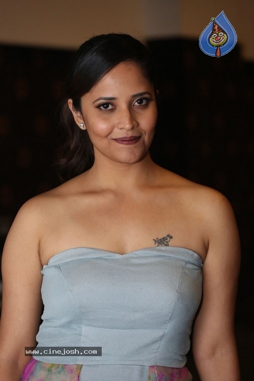 Anasuya New Gallery - 11 / 13 photos