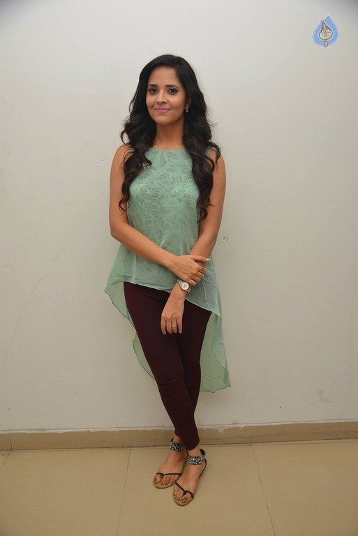 Anasuya New Gallery - 5 / 13 photos