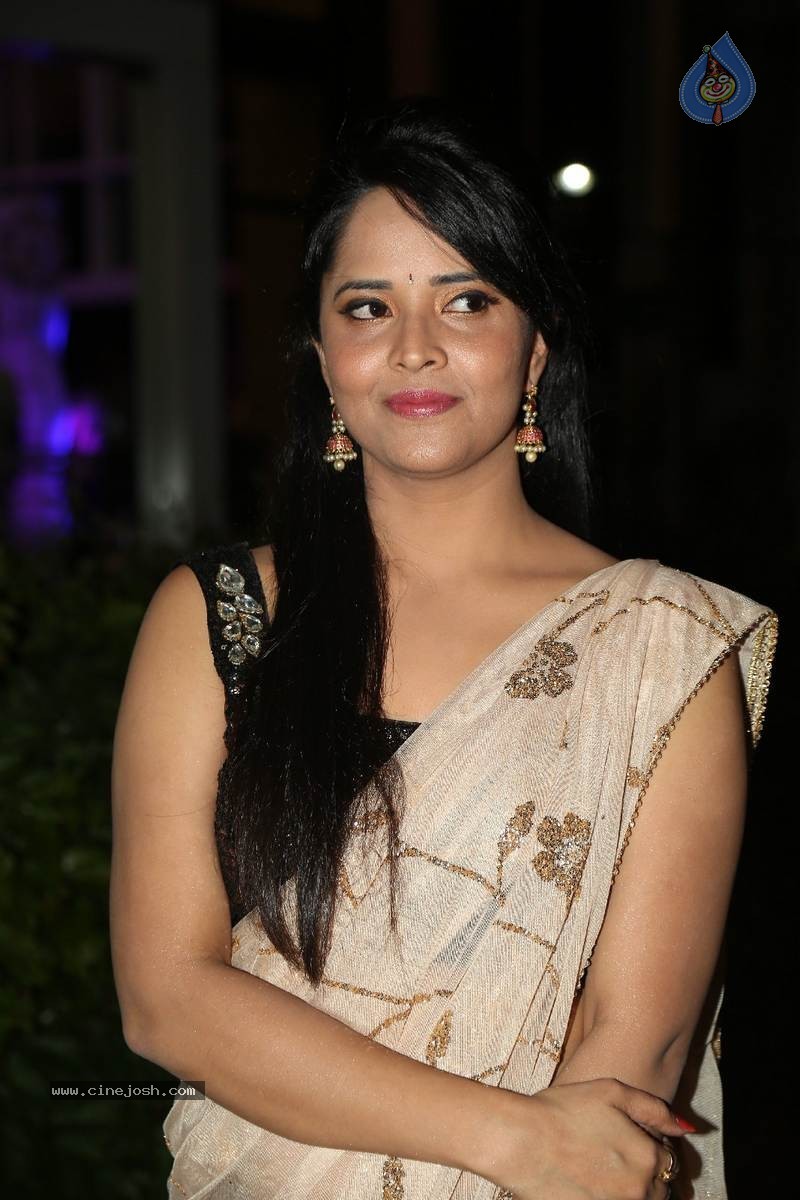 Anasuya New Photos - 17 / 40 photos