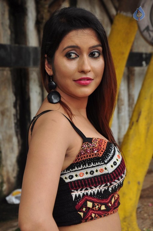 Anchal Singh Photos - 17 / 34 photos