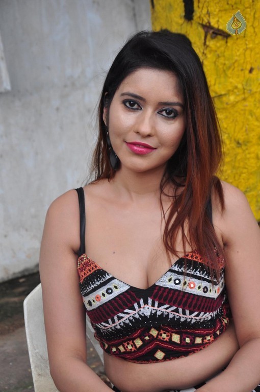 Anchal Singh Photos - 33 / 34 photos