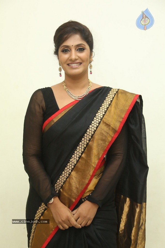 Anchor Jhansi New Stills - 19 / 74 photos