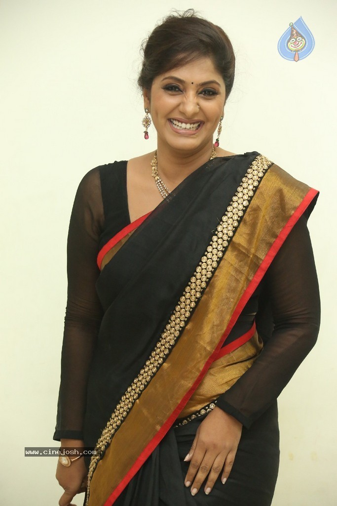 Anchor Jhansi New Stills - 57 / 74 photos