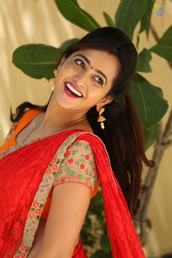 Anchor Lasya Latest Gallery - 2 / 42 photos