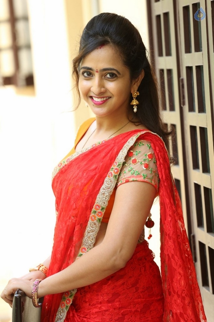 Anchor Lasya Latest Gallery - 25 / 42 photos