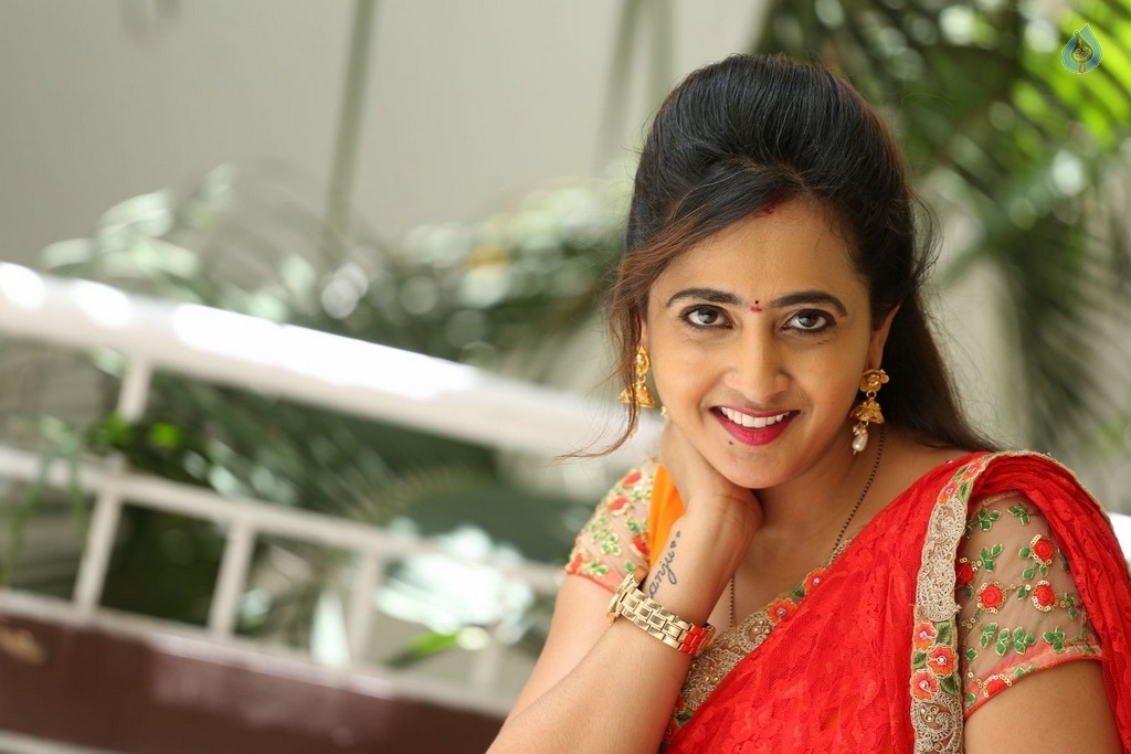 Anchor Lasya Latest Gallery - 26 / 42 photos