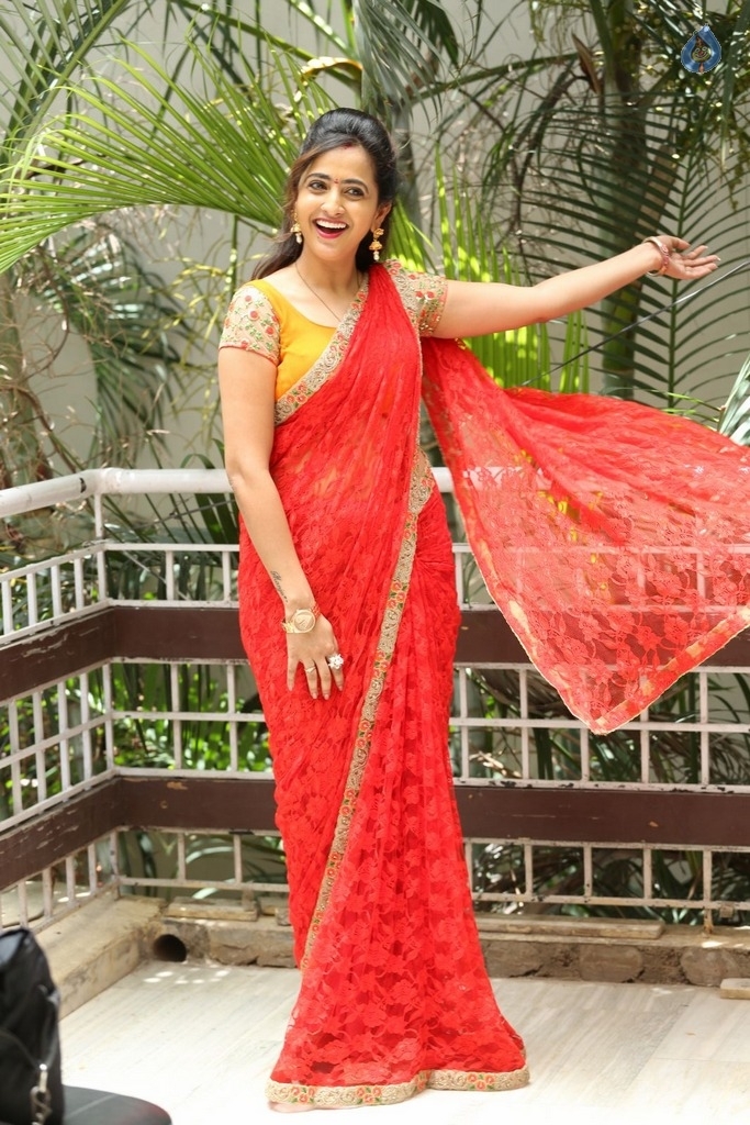 Anchor Lasya Latest Gallery - 28 / 42 photos