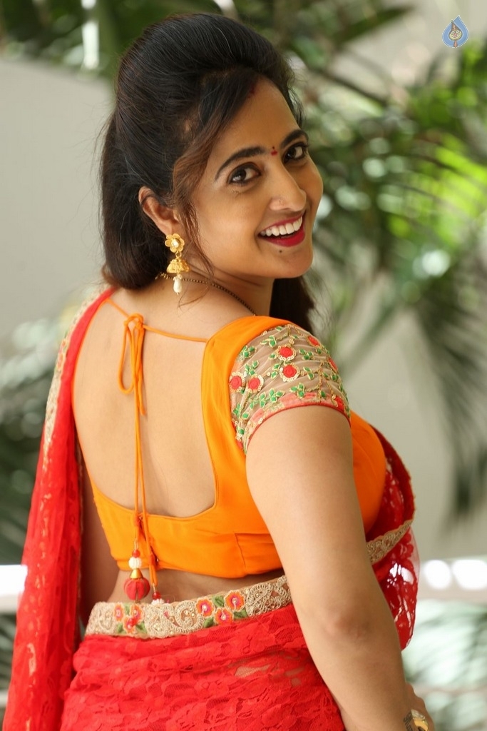 Anchor Lasya Latest Gallery - 36 / 42 photos