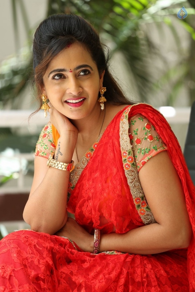 Anchor Lasya Latest Gallery - 38 / 42 photos