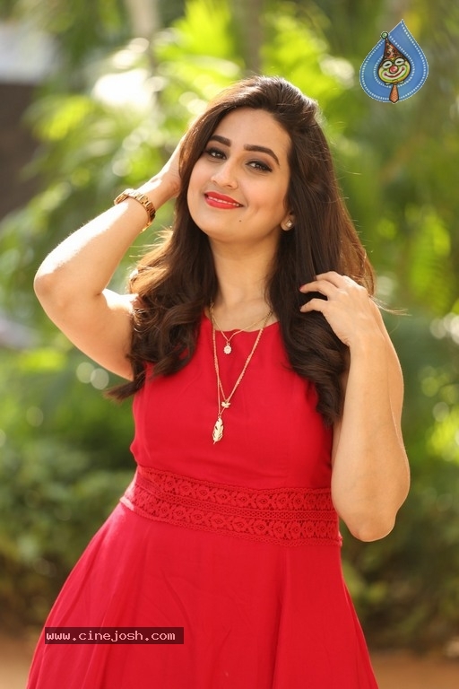 Anchor Manjusha Latest Photos - 16 / 20 photos