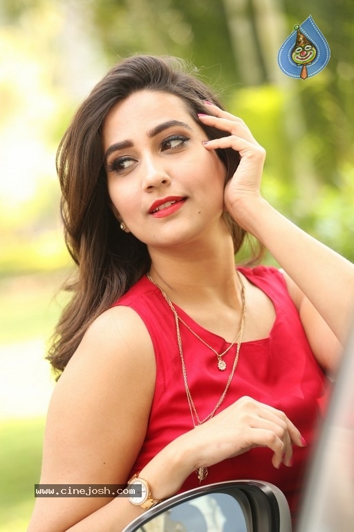 Anchor Manjusha Latest Photos - 17 / 20 photos