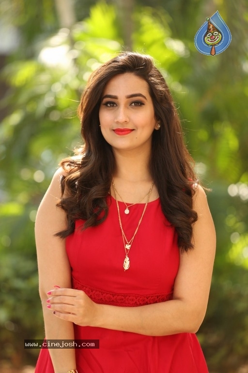 Anchor Manjusha Latest Photos - 18 / 20 photos