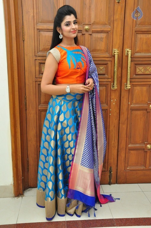 Anchor Shyamala Photos - 7 / 37 photos