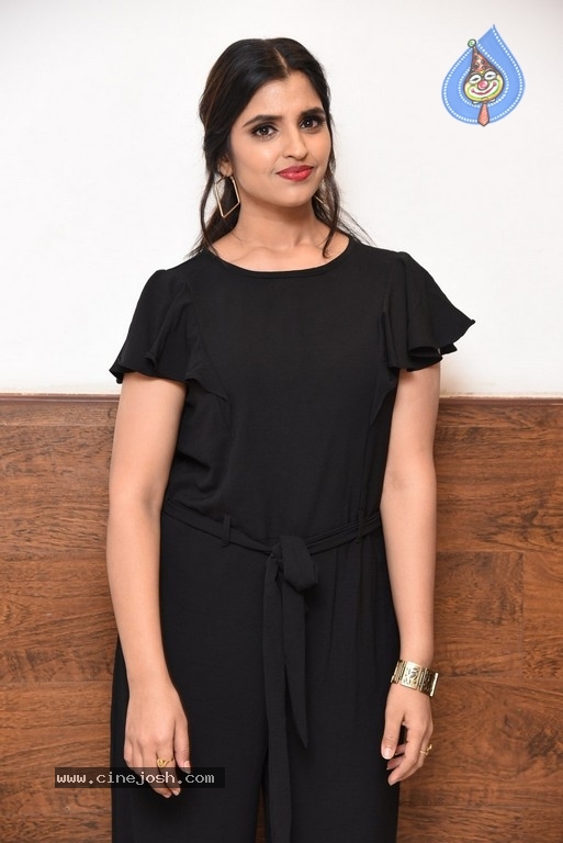 Anchor Shyamala Photos - 14 / 21 photos