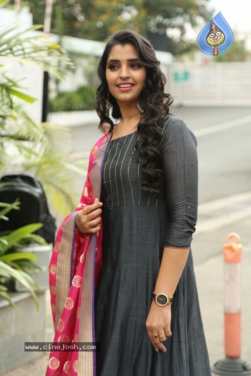 Anchor Shyamala Photos - 12 / 29 photos