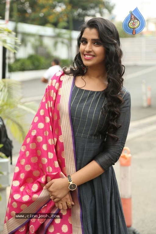 Anchor Shyamala Photos - 20 / 29 photos