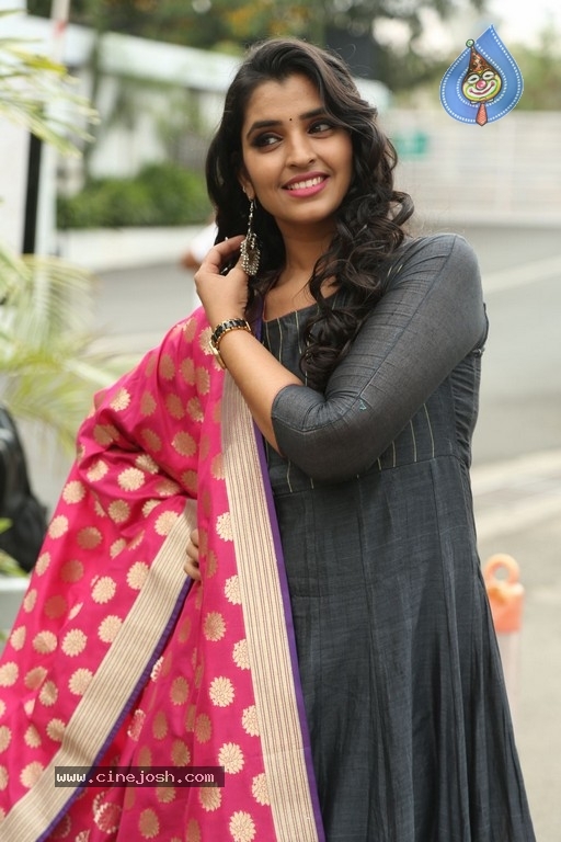 Anchor Shyamala Photos - 21 / 29 photos