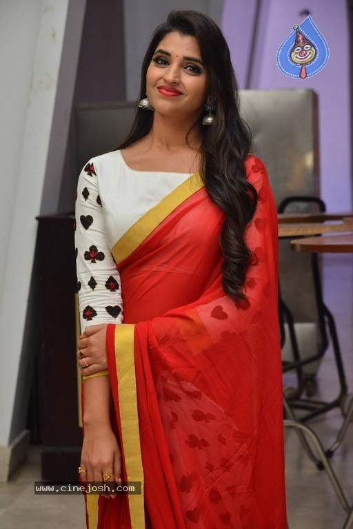 Anchor Shyamala Pics - 2 / 17 photos