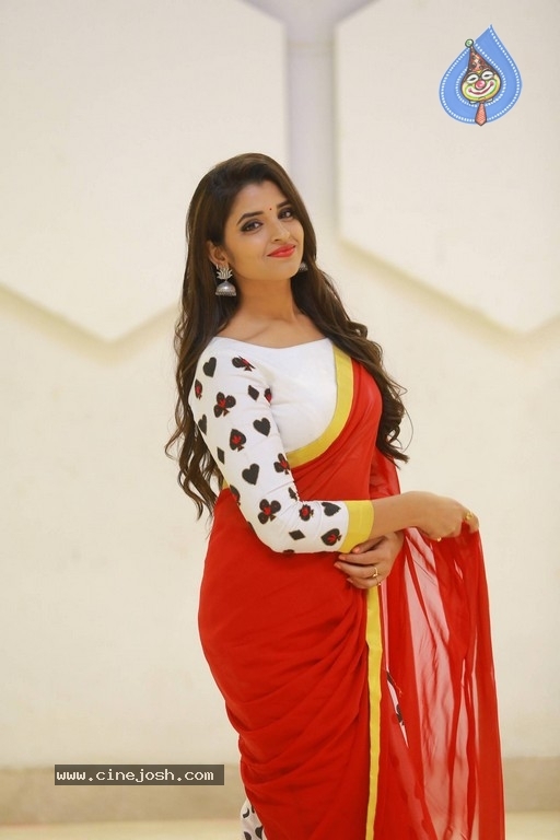 Anchor Shyamala Pics - 12 / 17 photos