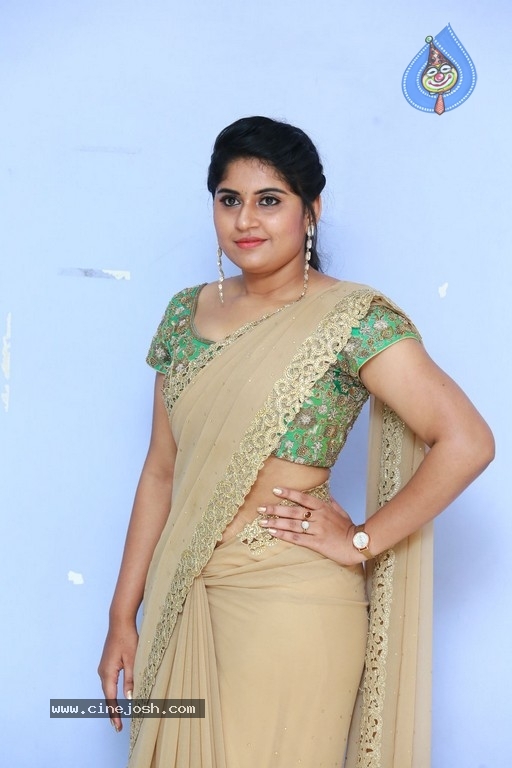 Anchor Sony Photos - 1 / 13 photos