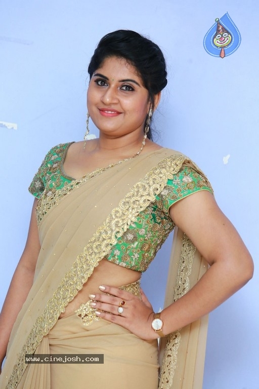 Anchor Sony Photos - 5 / 13 photos