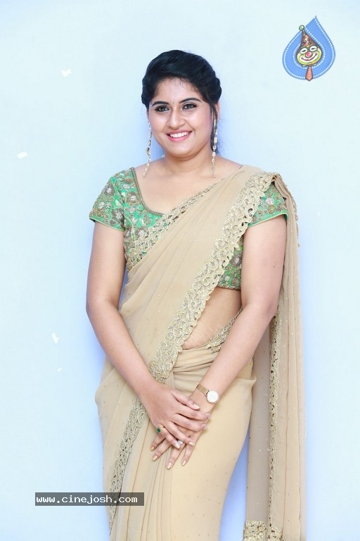 Anchor Sony Photos - 7 / 13 photos