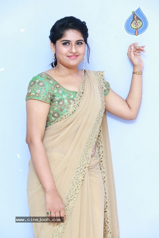 Anchor Sony Photos - 9 / 13 photos