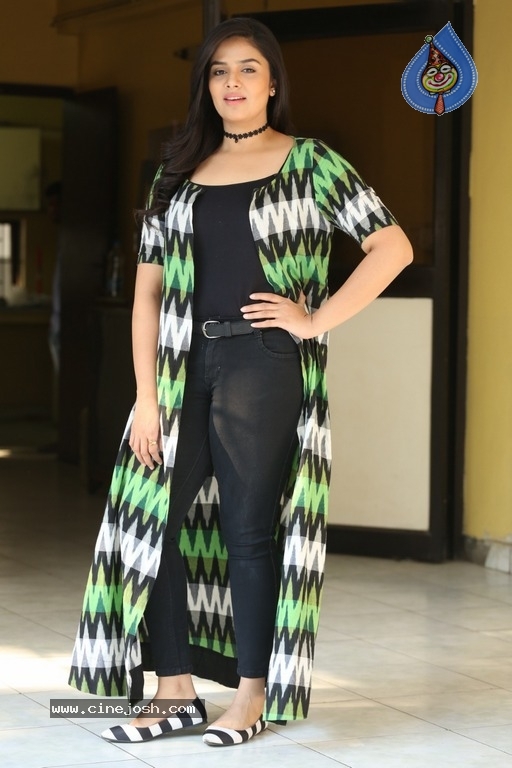 Anchor Sreemukhi Latest Photos - 5 / 28 photos