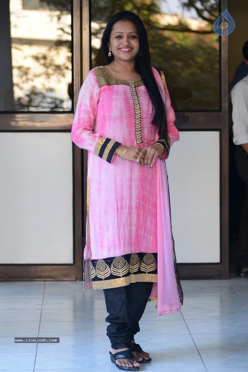 Anchor Suma New Photos - 27 / 30 photos