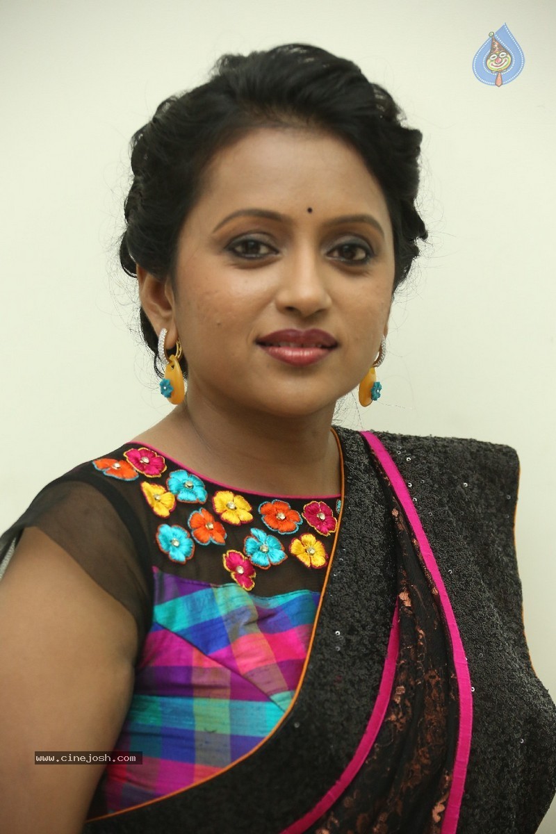 Anchor Suma Stills - 28 / 31 photos