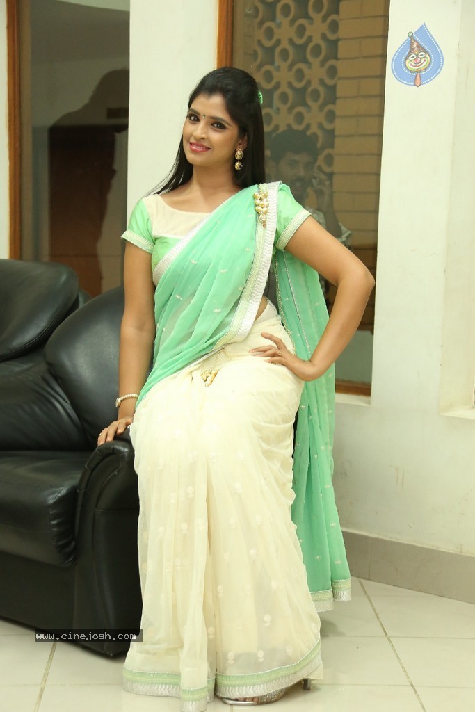 Anchor Syamala New Stills - 2 / 105 photos