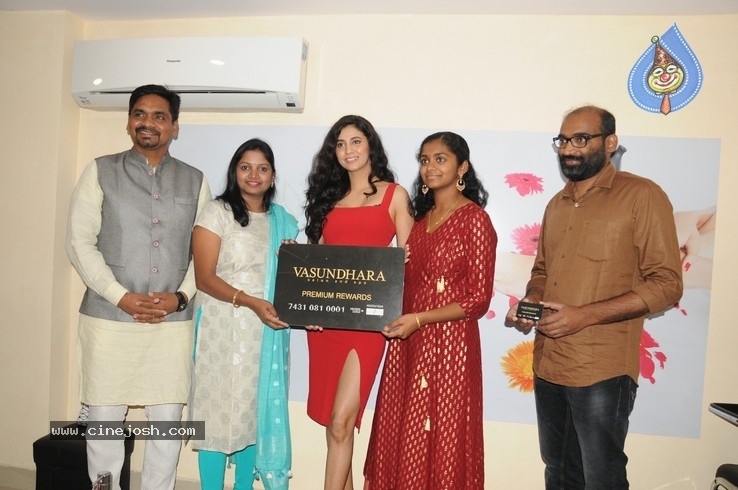 Andleeb Zaidi Launches Premium Rewards Card - 7 / 19 photos