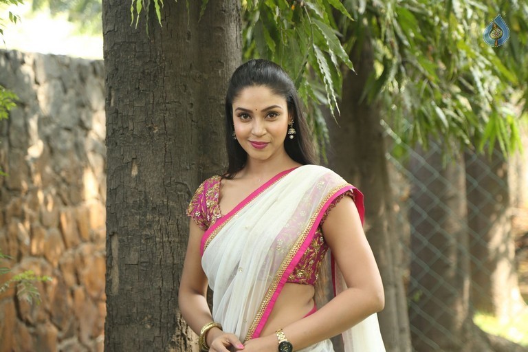 Angana Rai New Images - 10 / 24 photos