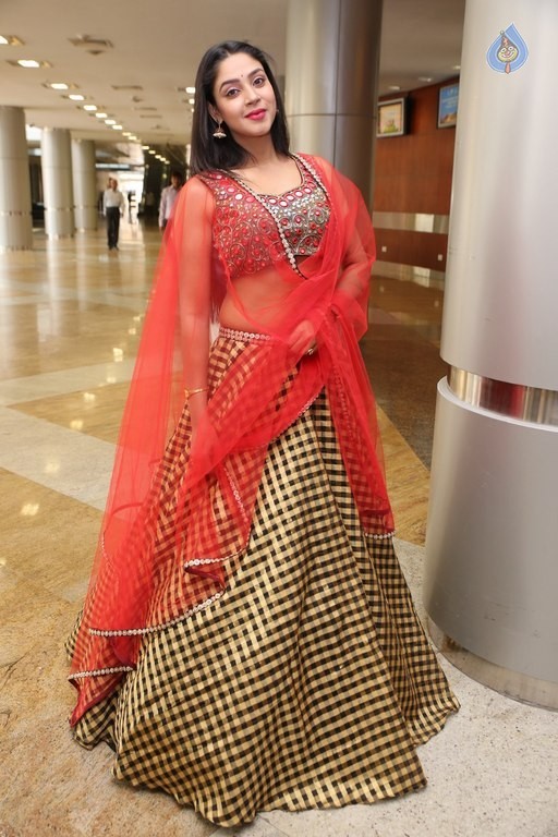 Angana Roy New Pics - 27 / 33 photos