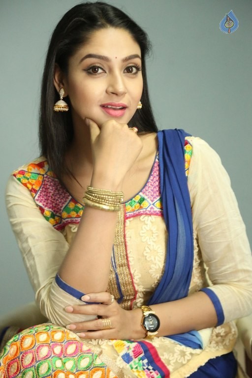 Angana Roy New Pics - 22 / 40 photos